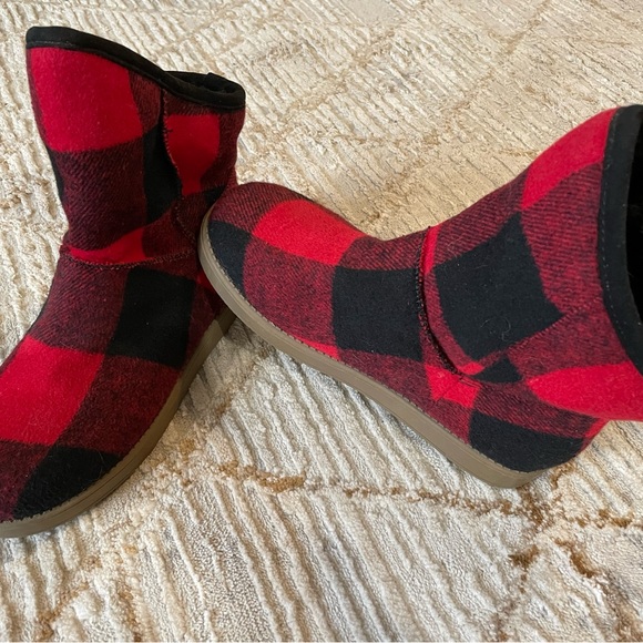 Indigo Rd. Size 8 Red & Black Plaid Boots, Faux Fur Lining, NWT (No Box) - Picture 4 of 4